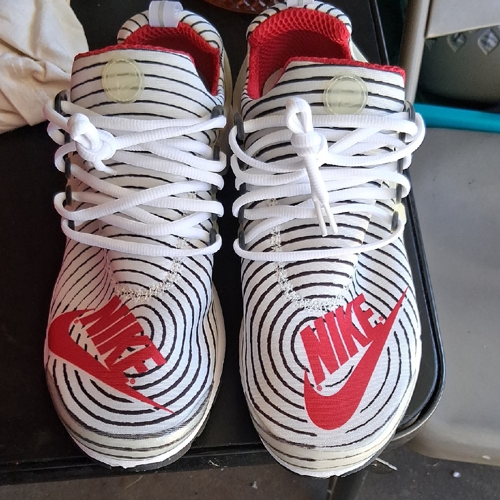 Nike Mens Black and Red Striped Sneakers